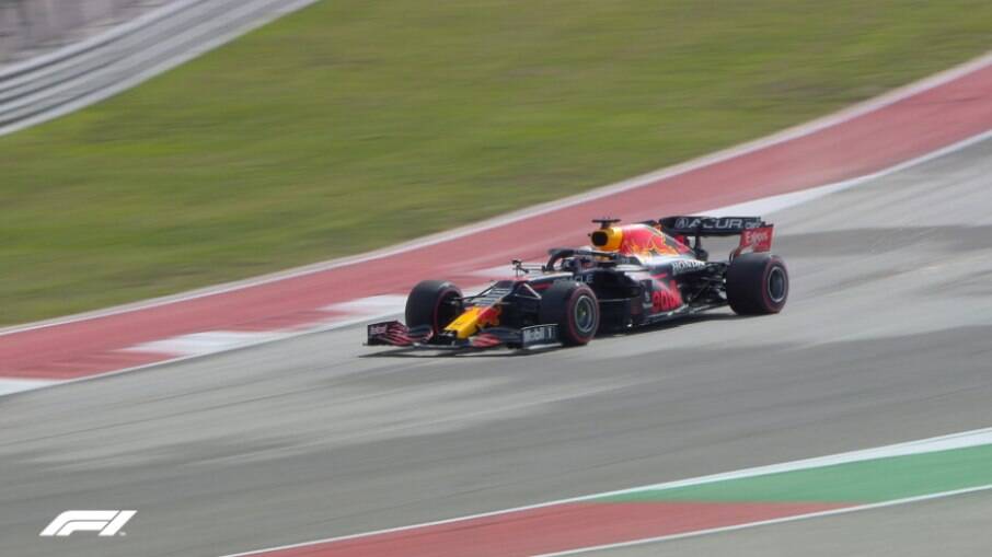 Holandês Max Verstappen é pole nos EUA, com Hamilton partindo em 2º