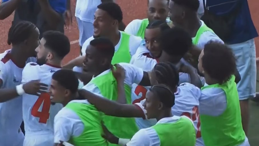 Jogadores de Cabo Verde comemoram gol