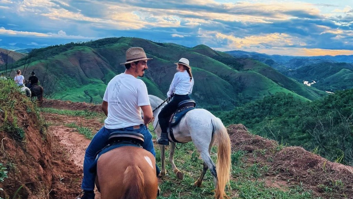 Giovanna Lancellotti compartilha momentos românticos com o noivo Gabriel David