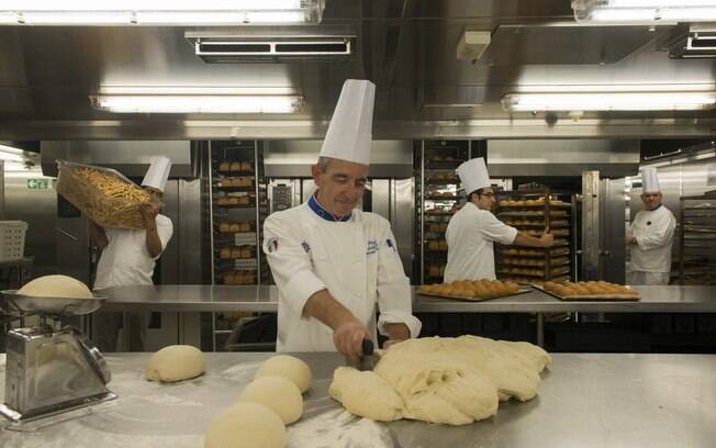 8 toneladas de farinha viram os pães servidos em uma semana de cruzeiro