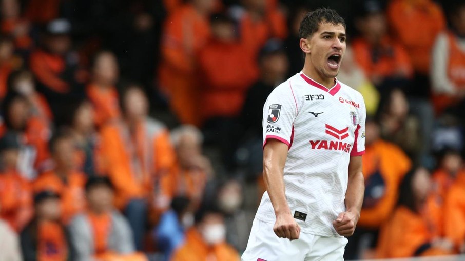 Com futuro incerto no Japão, Vitor Bueno alcança marca expressiva Com futuro incerto no Japão, Vitor Bueno alcança marca expressiva