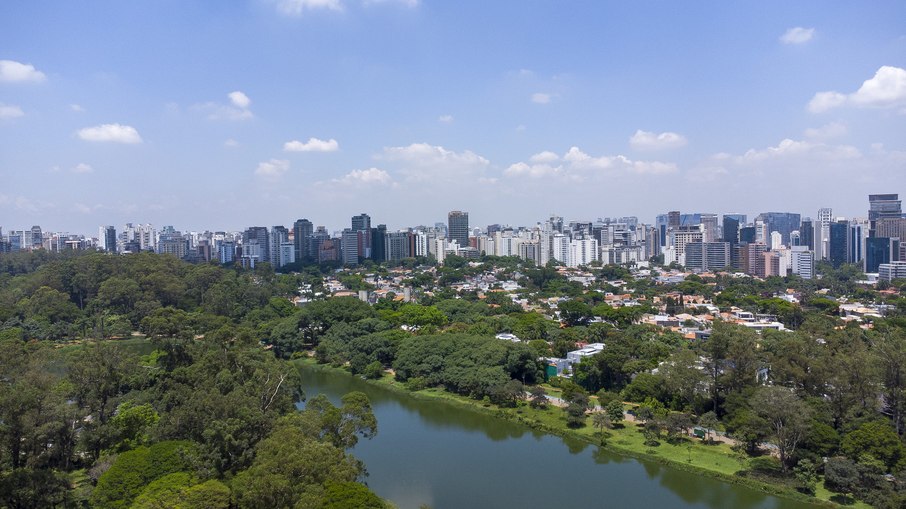 Parque do Ibirapuera e prédios ao redor, em São Paulo Parque do Ibirapuera e prédios ao redor, em São Paulo