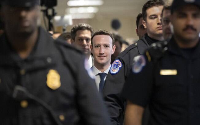 Zuckerberg teve que prestas depoimento duas vezez aos congressistas americanos depois de descoberto que empresa encobriu vazamento de dados pessoais de 87 milhões de usuários