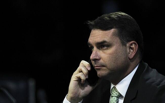 Senador Flávio Bolsonaro (Republicanos-RJ) teria recebido doação de reitor preso no Rio
