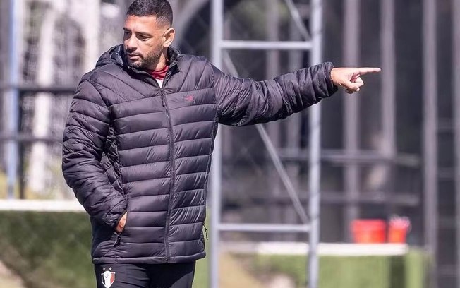 Diego Souza garante que foi enganado pelo argentino Mancuso ao obter um certificado de treinador Diego Souza garante que foi enganado pelo argentino Mancuso ao obter um certificado de treinador