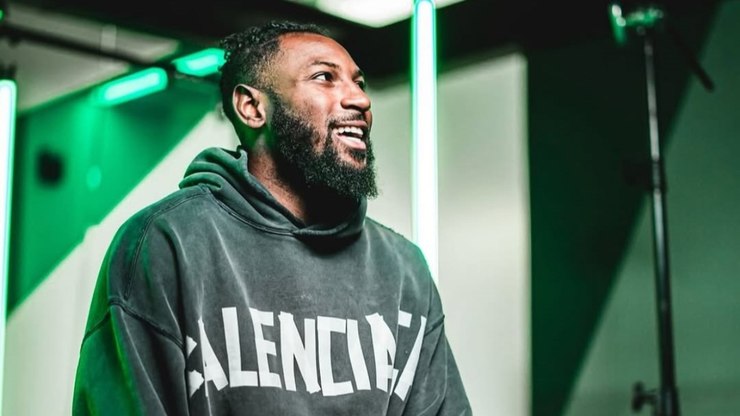 Jogador da NFL fica em estado grave após ser baleado nos EUA