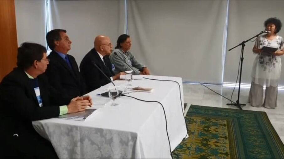 O presidente Jair Bolsonaro ao lado de Osmar Terra durante reunião com gabinete parapelo para discutir a Covid-19 em setembro de 2020
