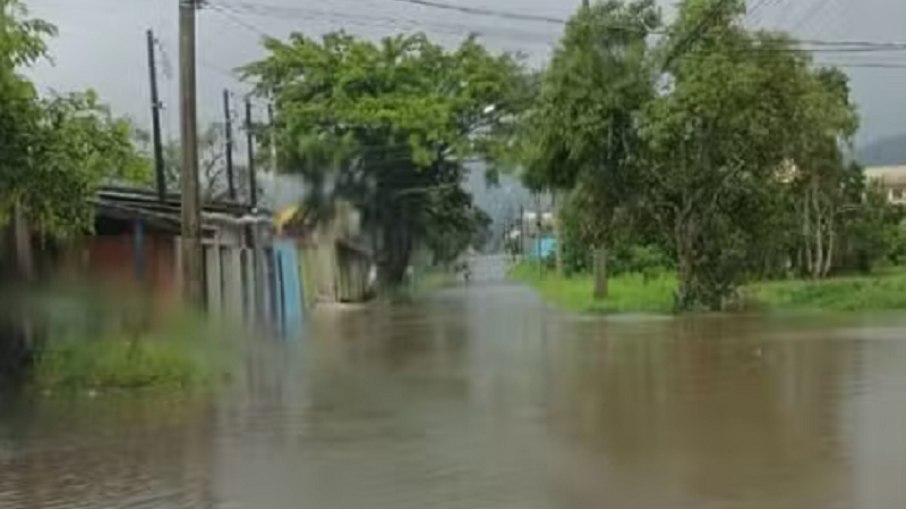 Equipes da Defesa Civil local e estadual estão mobilizadas para atender a população afetada