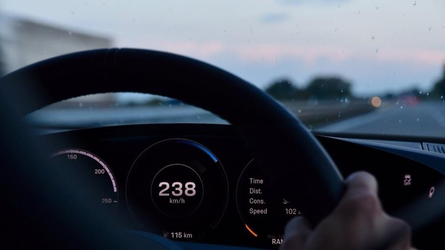Porsche Taycan atingiu sua velocidade máxima nos trechos das rodovias alemãs sem limite