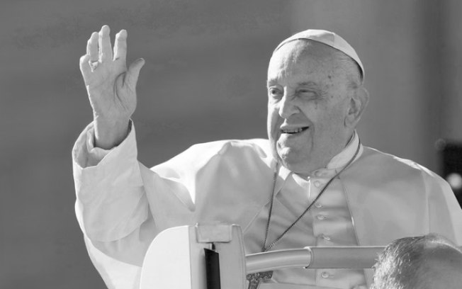 Por que a morte do Papa reativou lutos antigos e emoções esquecidas Por que a morte do Papa reativou lutos antigos e emoções esquecidas