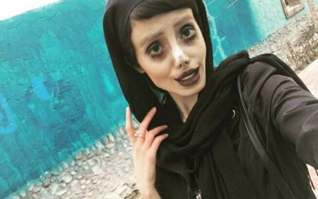 Sahar Tabar fez 50 cirurgias plásticas para parecer com Angelina Jolie