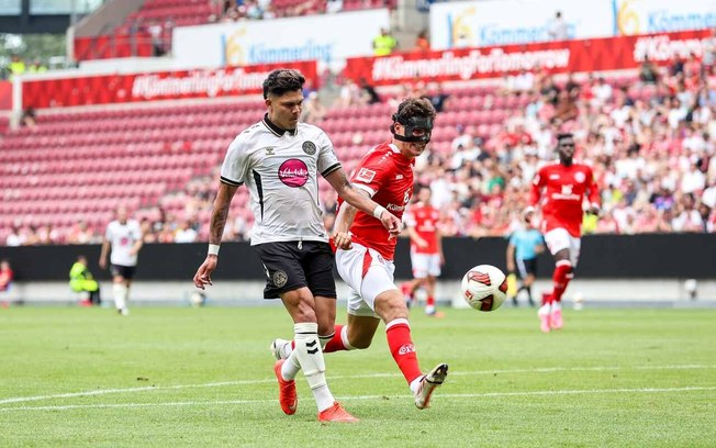 Rayan não teve o mesmo protagonismo de Evanilson no amistoso do Bournemout contra o Mainz Rayan não teve o mesmo protagonismo de Evanilson no amistoso do Bournemout contra o Mainz