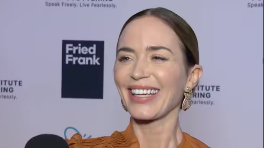Emily Blunt em entrevista ao Entertainment Tonight Emily Blunt em entrevista ao Entertainment Tonight