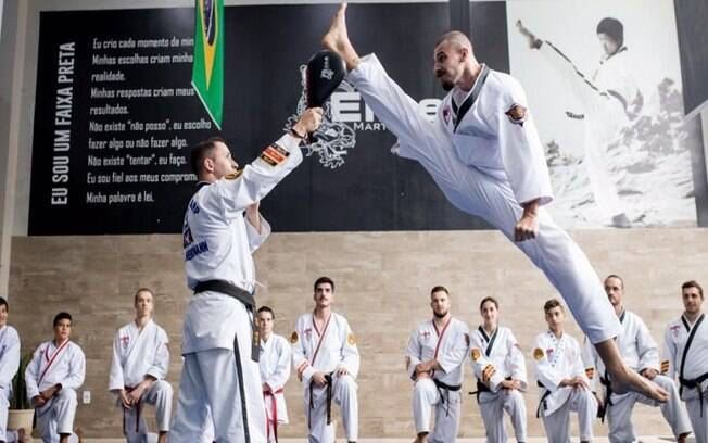 Atletas do Mestre Fraga dão primeiro passo rumo ao Mundial de Taekwondo ATA