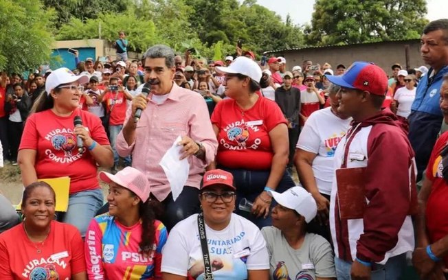 Com reeleição contestada, Maduro faz eleição para comunas na Venezuela