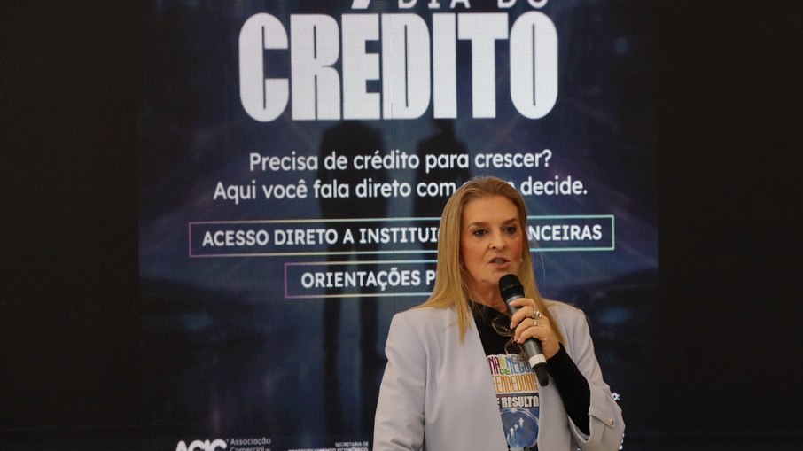 Adriana Flosi durante abertura do Dia do Crédito