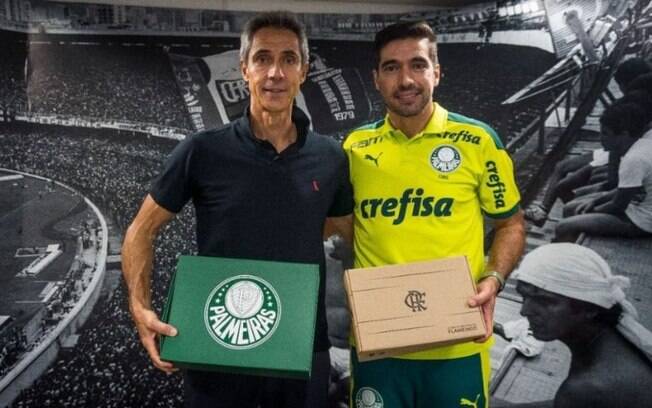 Paulo Sousa e Abel Ferreira trocam presentes e elogios após Flamengo x Palmeiras: 'Rivalidade e respeito'