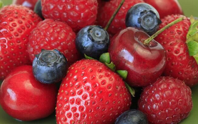 Morango e frutas vermelhas: lotados de antioxidantes, que inibem a oxidação das partículas LDL (o colesterol ruim). Foto: Getty Images
