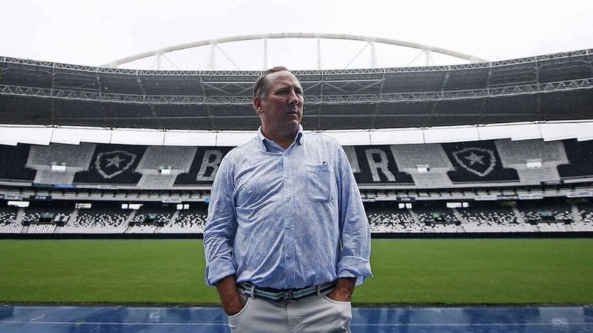 Botafogo: Com parte burocrática pela compra da SAF 'presa', John Textor adia vinda ao Brasil