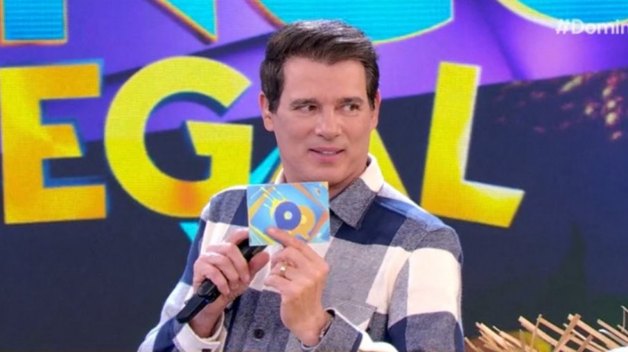 Celso Portiolli faz pergunta enigmática no SBT Celso Portiolli faz pergunta enigmática no SBT