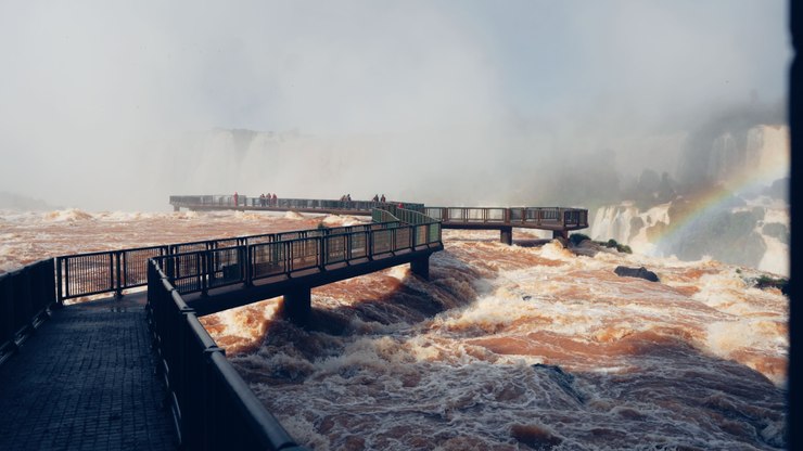 Passarela das Cataratas do Iguaçu reabre após 20 dias