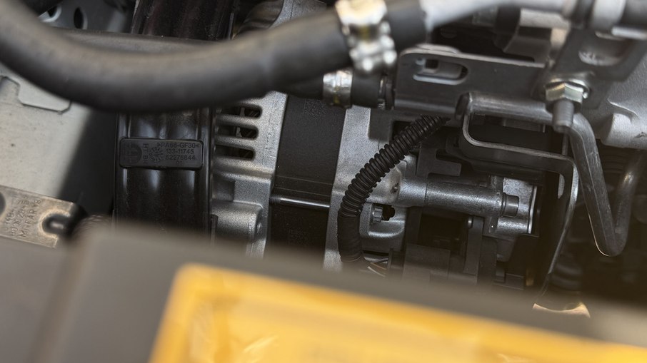 Sistema híbrido leve de 48V auxilia o motor a combustão, mas não move o Renegade sozinho