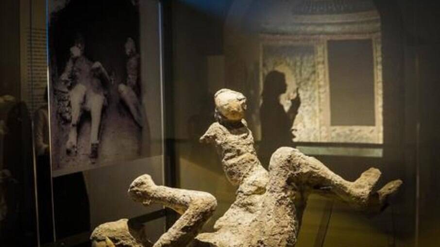 Corpos petrificados encontrados no sítio arqueológico de Pompeia