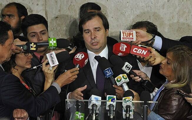 Rodrigo Maia (DEM), que preside a Câmara dos Deputados, é acusado de publicar matérias na Casa para favorecer a OAS