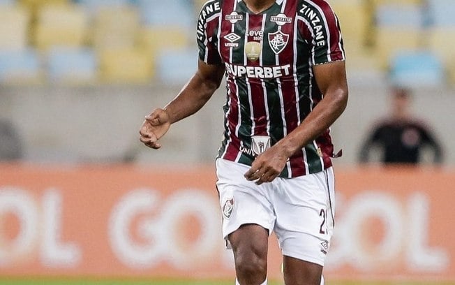 Thiago Santos pede apoio da torcida para superar má fase: “Temos que ser um só”
