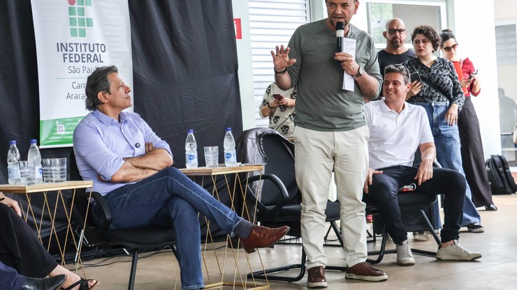 Haddad debate educação pública e futuro de SP em Araraquara