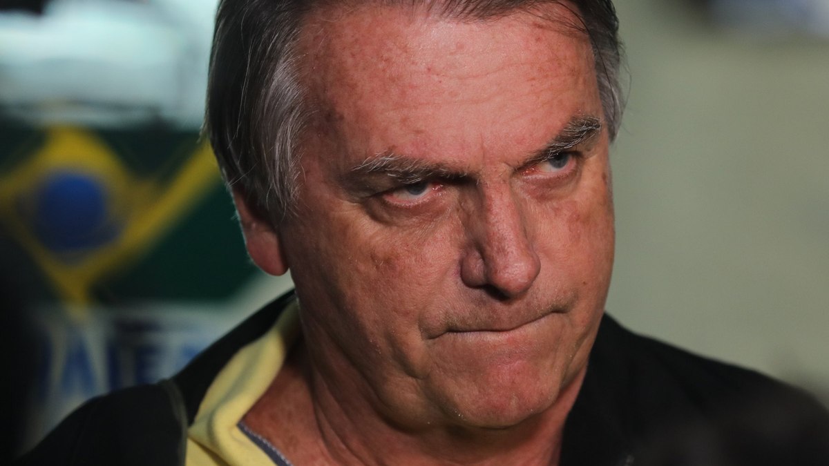 Ex-presidente Jair Bolsonaro é investigado por venda ilegal de joias