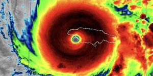 Furacão Melissa causa destruição e se aproxima das Bahamas