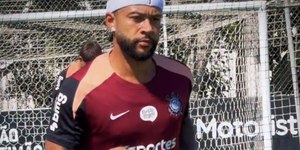 Memphis debocha do Palmeiras em treino pelo Corinthians