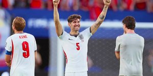 Gigante italiano acerta com zagueiro inglês que estava sem clube