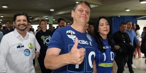 Tarcísio comemora reeleição e diz que SP será decisivo por Flávio