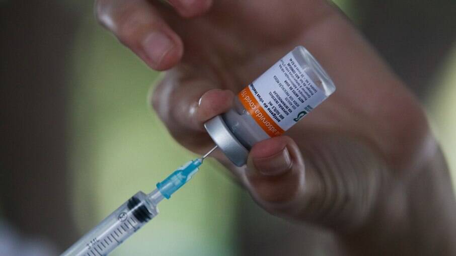 Rio: Vacinação tem mudança de horário amanhã por causa de entrega de novas doses