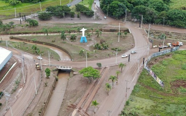 Netto Donato apresenta plano de R$ 400 milhões a Tarcísio para combater enchentes em São Carlos
