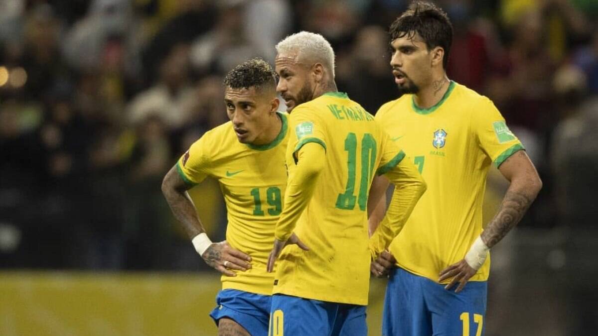 Raphinha, Neymar e Lucas Paquetá em campo pela Seleção