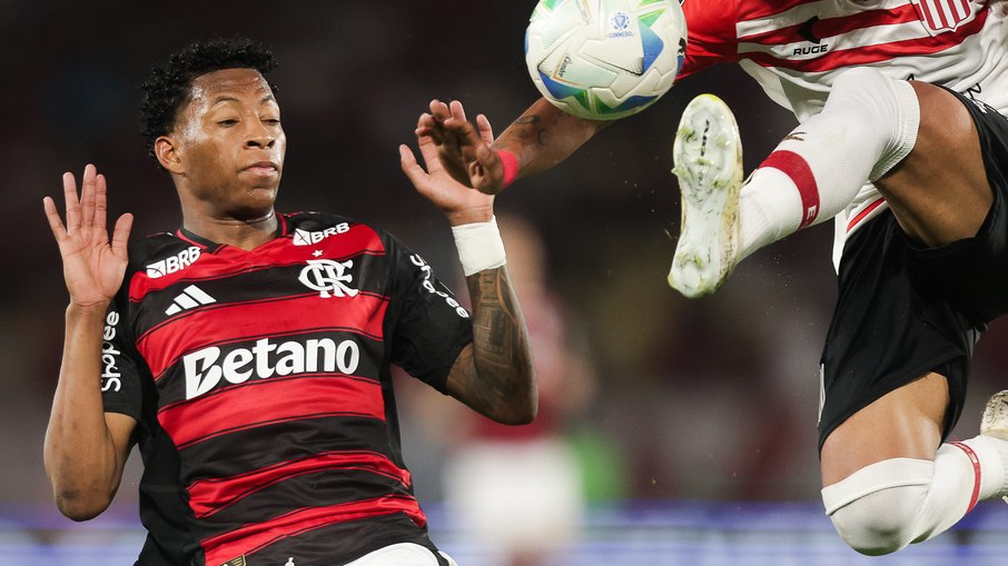 Gonzalo Plata foi expulso aos 36 do segundo tempo em Fla 2 x 1 Estudiantes