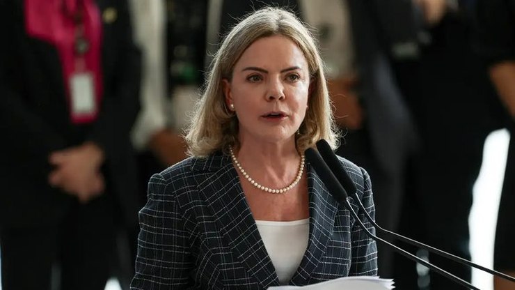 Gleisi%20Hoffmann%20critica%20alta%20da%20Selic