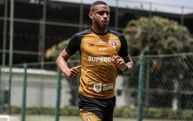 André Silva rejeita saída e busca recuperar espaço no São Paulo André Silva rejeita saída e busca recuperar espaço no São Paulo