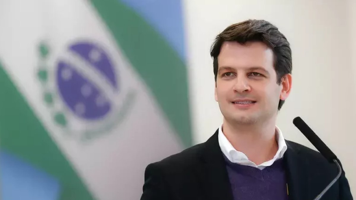 Eduardo Pimentel Slaviero, de 40 anos, é natural de Curitiba e tem formação em Administração