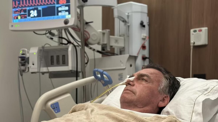 Bolsonaro segue internado e sem previsão de alta, após deixar UTI