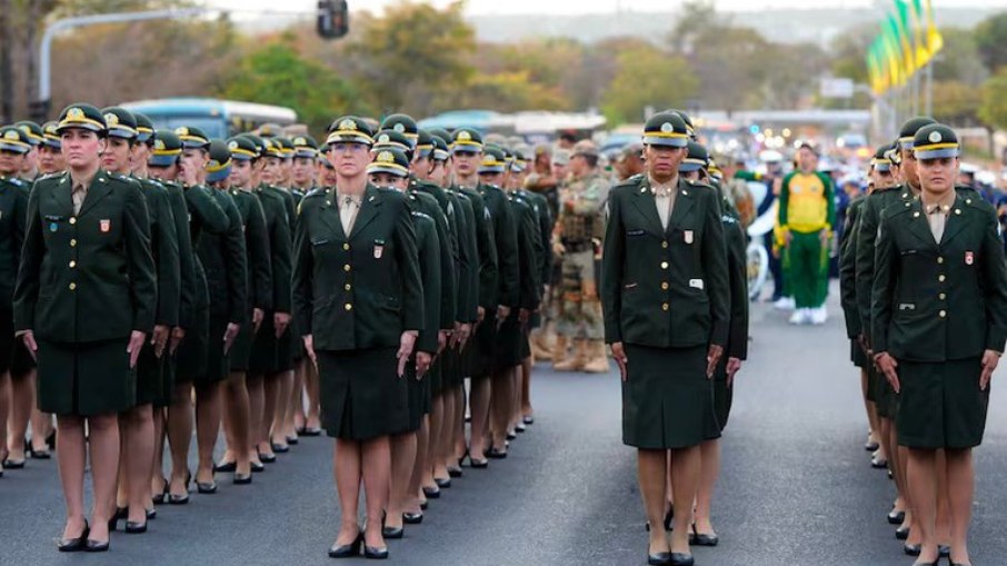 Desde 2024, mulheres que completam 18 anos podem se alistar às Forças Armadas Desde 2024, mulheres que completam 18 anos podem se alistar às Forças Armadas