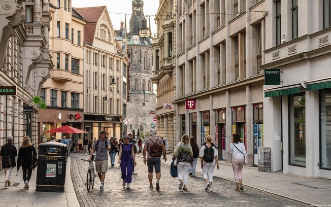 Halle é uma das principais cidades da Saxônia-Anhalt Halle é uma das principais cidades da Saxônia-Anhalt