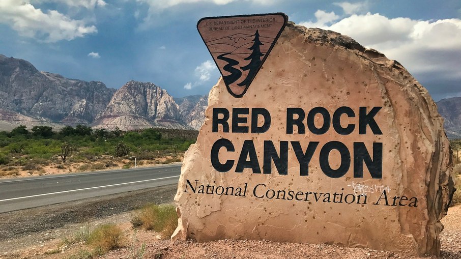 Pedra que identifica a chegada ao Red Rock Canyon