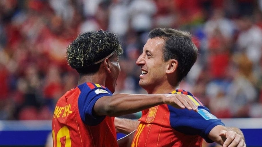 Lamine Yamal e Oyarzabal foram às redes no 1º tempo deste domingo