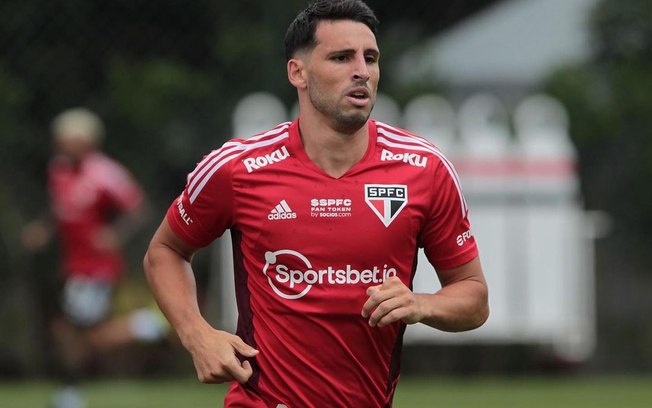 Calleri corre para jogar quartas do Paulistão. São Paulo prega cautela