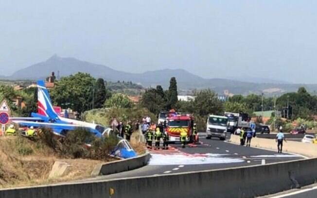 Um avião da Patrulha Acrobática da França caiu durante uma manobra perigosa.