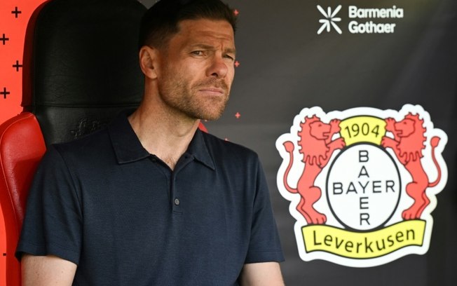 O técnico espanhol do Bayer Leverkusen, Xabi Alonso, momentos antes do início da partida da Bundesliga entre Bayer Leverkusen e Union Berlin, em Leverkusen, em 12 de abril de 2025 O técnico espanhol do Bayer Leverkusen, Xabi Alonso, momentos antes do início da partida da Bundesliga entre Bayer Leverkusen e Union Berlin, em Leverkusen, em 12 de abril de 2025
